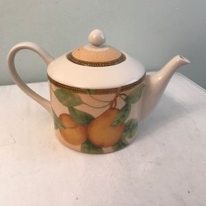 Interiors Newbury teapot